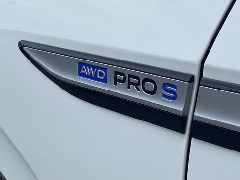 Used 2023 Volkswagen ID.4 Pro S AWD/4WD image 4