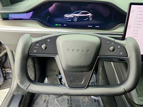 Used 2022 Tesla Model S Plaid image 12