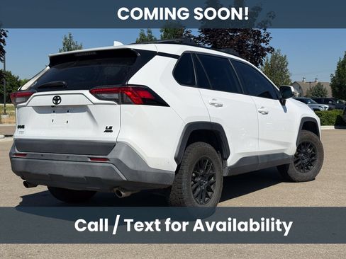 Used 2021 Toyota RAV4 LE w/ Carpet Mat Package (TMS) AWD/4WD image 6