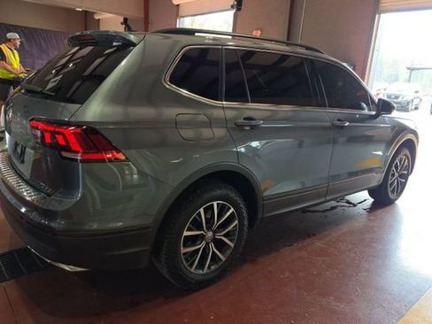 Used 2019 Volkswagen Tiguan SE w/ Panoramic Sunroof Package image 2