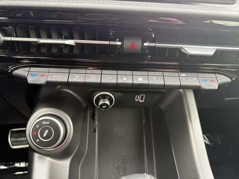 Used 2024 Alfa Romeo Tonale Veloce image 26