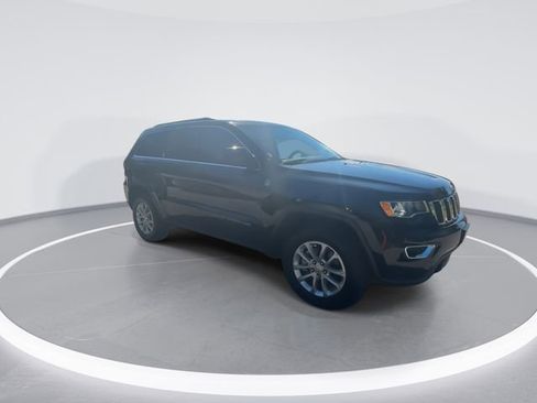 Used 2021 Jeep Grand Cherokee Laredo w/ Security & Convenience Group AWD/4WD image 2