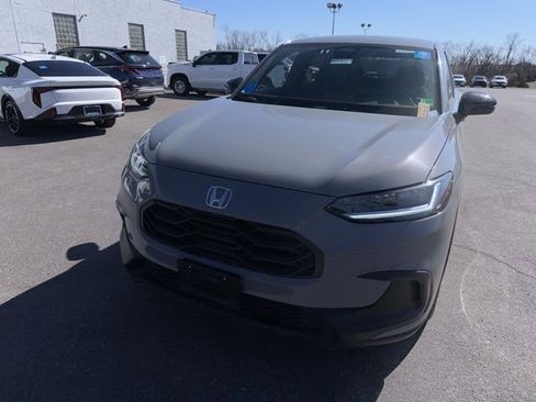 Used 2025 Honda HR-V Sport image 3