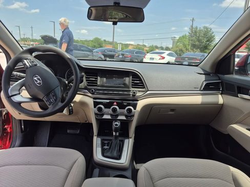 Used 2019 Hyundai Elantra SE w/ Cargo Package FWD image 19