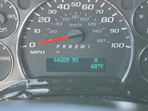 Used 2019 Chevrolet Express 2500 w/ Enhanced Convenience Package image 18