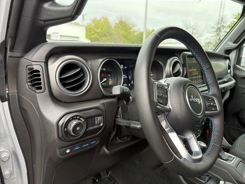 Used 2023 Jeep Wrangler Unlimited Rubicon 4xe w/ Cold Weather Group AWD/4WD image 21
