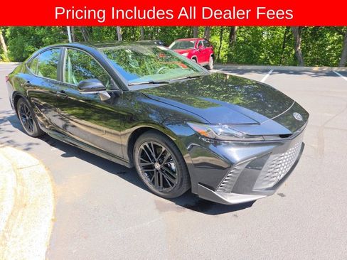 Used 2025 Toyota Camry SE FWD image 10