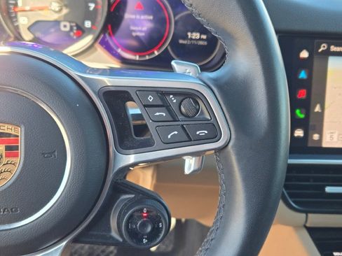 Certified 2023 Porsche Cayenne Platinum Edition image 27