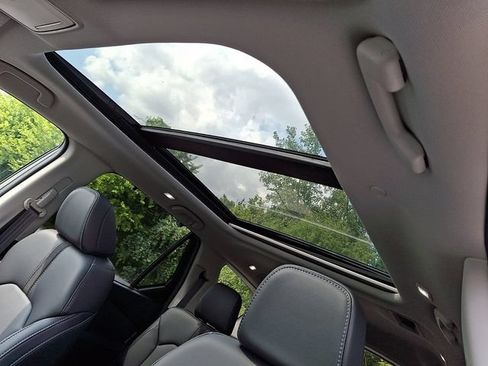 Certified 2025 Honda Pilot Touring image 15