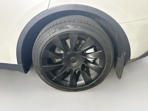 Used 2022 Tesla Model Y Long Range AWD/4WD image 11