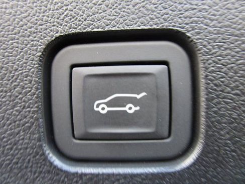 Certified 2024 Chevrolet Traverse Z71 w/ Enhanced Driving Package image 28