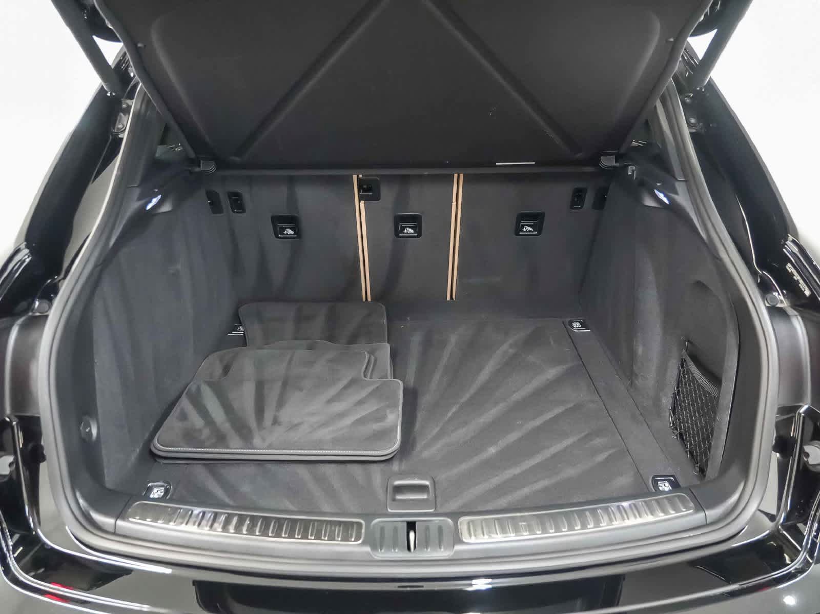 Used 2023 Porsche Macan AWD/4WD image 26