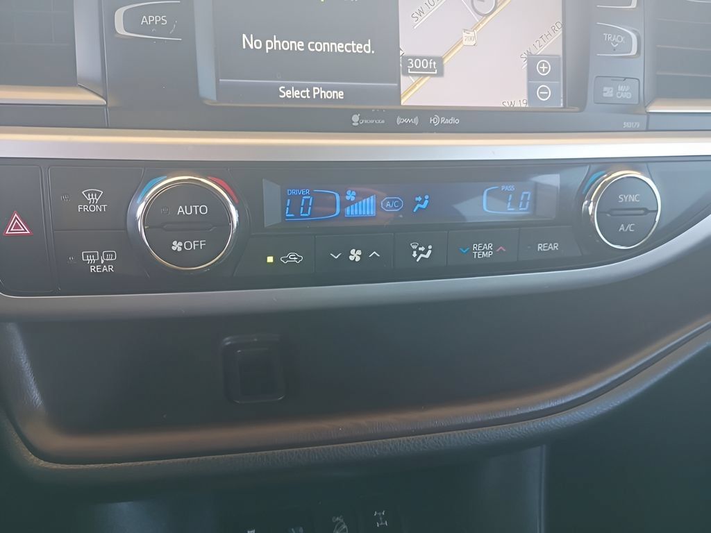 Used 2018 Toyota Highlander XLE AWD/4WD image 21