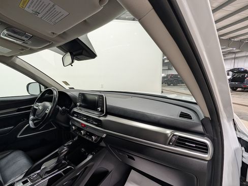 Used 2020 Kia Telluride S w/ S 8 Passenger Seating Package AWD/4WD image 21