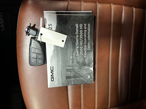 Used 2025 GMC Sierra 2500 Denali Ultimate image 4