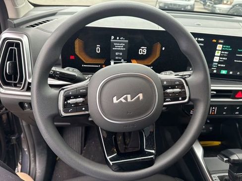 Used 2025 Kia Sorento LX image 16