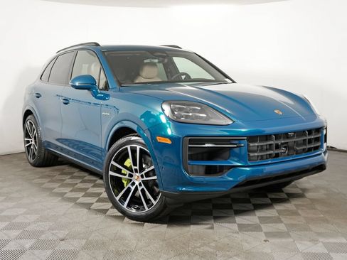 Certified 2026 Porsche Cayenne E-Hybrid AWD/4WD image 9