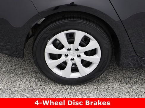 Used 2025 Toyota Corolla LE image 6