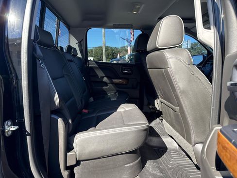 Used 2018 Chevrolet Silverado 1500 High Country AWD/4WD image 17