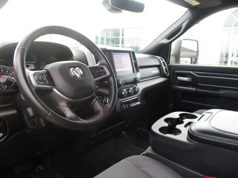 Used 2024 RAM 2500 Big Horn w/ Bed Utility Group image 17