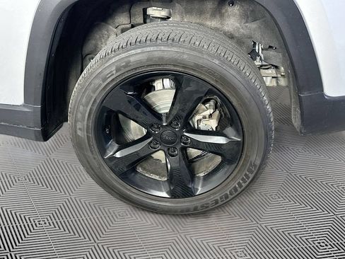 Certified 2024 Jeep Grand Cherokee Altitude AWD/4WD image 43