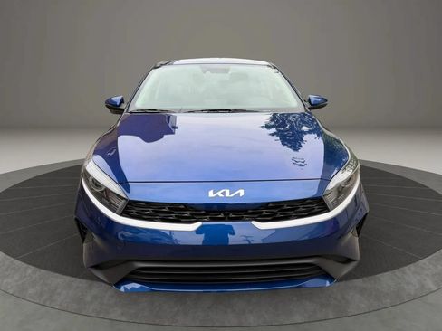Used 2023 Kia Forte LXS w/ LXS Technology Package FWD image 2