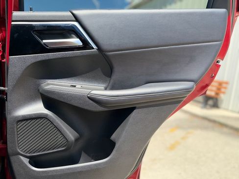 Used 2023 Mitsubishi Outlander SE image 19