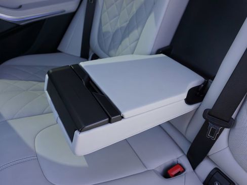 Used 2024 BMW X5 M60i w/ Climate Comfort Package image 22