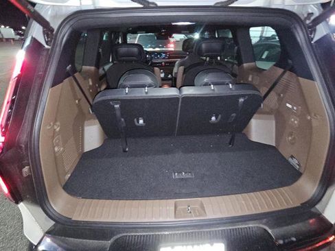Used 2024 Kia EV9 Land image 12