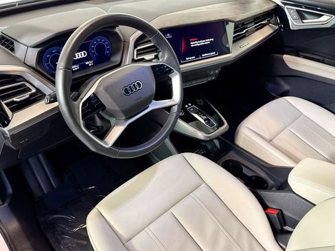 Used 2025 Audi Q4 e-tron Premium Plus image 9