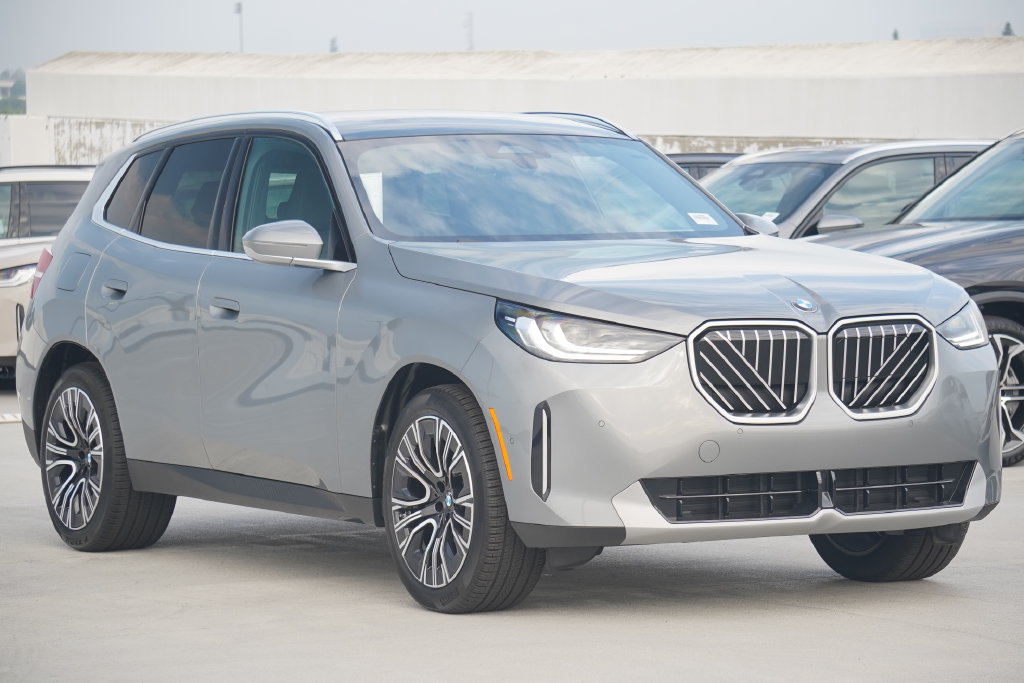 Certified 2026 BMW X3 xDrive30i w/ Convenience Package AWD/4WD image 3