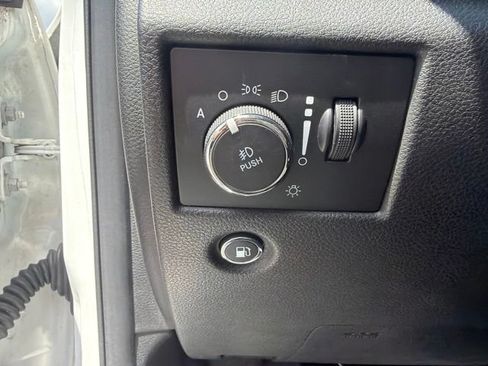 Used 2018 Jeep Grand Cherokee Laredo RWD image 10