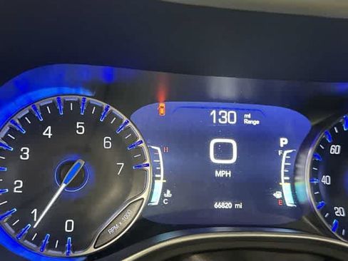 Used 2025 Chrysler Pacifica Select FWD image 16
