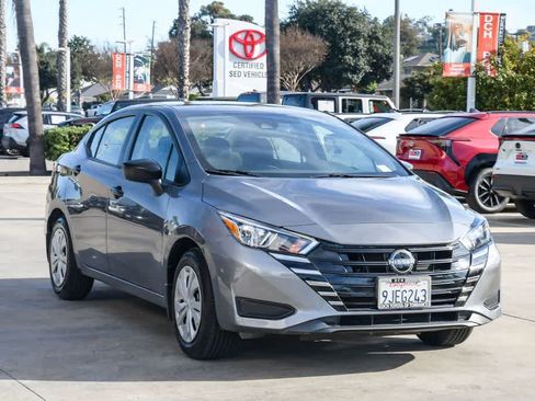 Used 2023 Nissan Versa S image 3