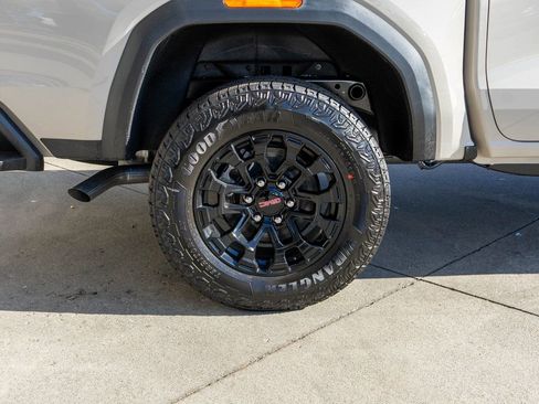 New 2026 GMC Canyon Elevation w/ Convenience Package image 30