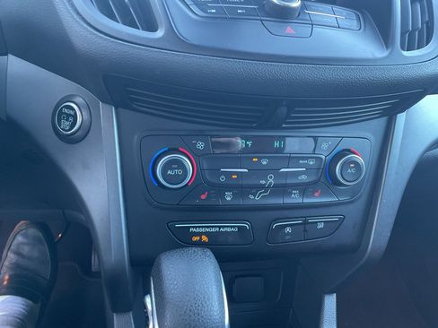 Used 2019 Ford Escape SE image 12