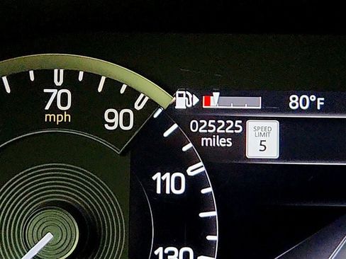 Used 2023 Land Rover Defender 110 X-Dynamic SE AWD/4WD image 16
