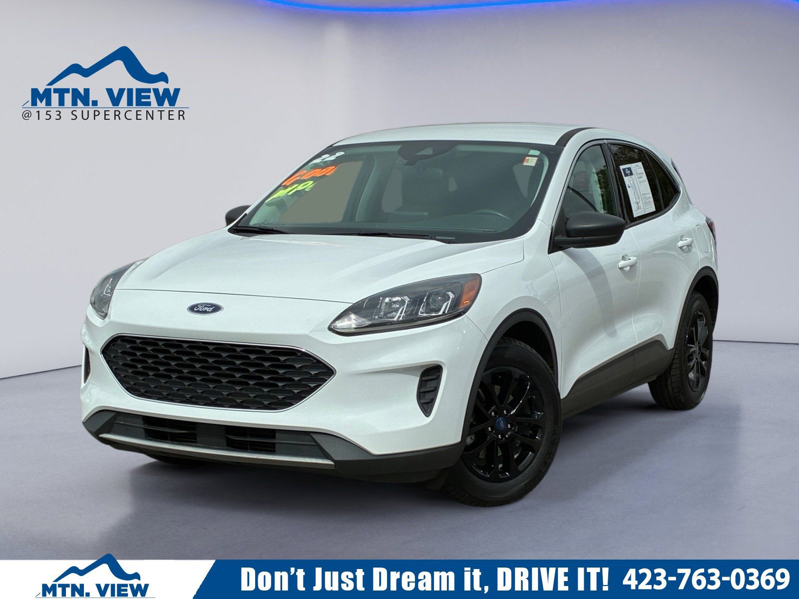 Used 2022 Ford Escape SE w/ Cold Weather Package FWD image 1