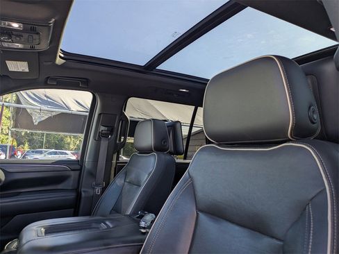 Used 2021 GMC Yukon SLT w/ SLT Luxury Plus Package image 28