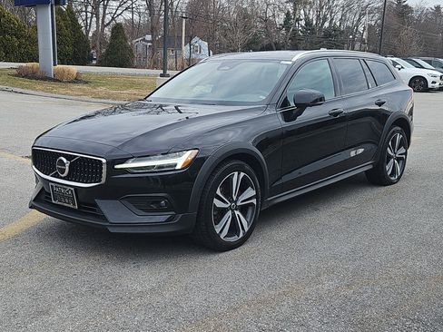 Used 2023 Volvo V60 B5 Cross Country Plus image 23