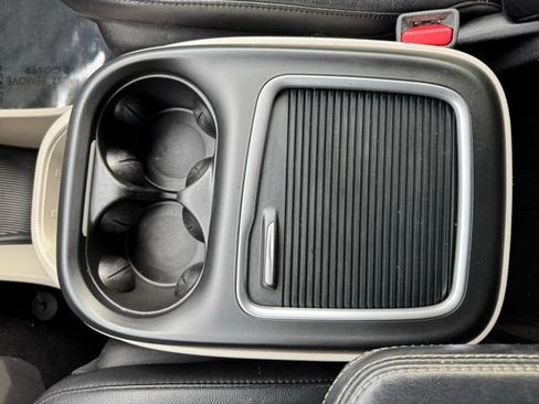Used 2022 Chrysler Pacifica Touring-L FWD image 18