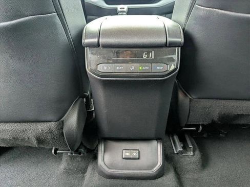 Used 2022 Toyota Highlander XLE FWD image 17