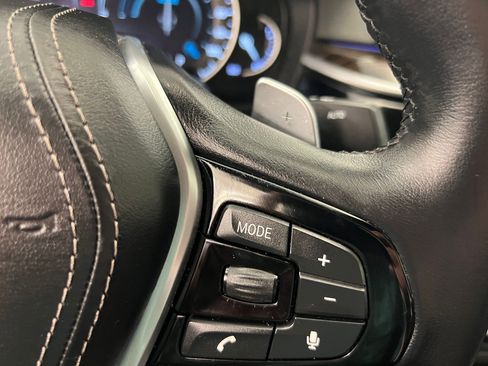 Used 2019 BMW 530e w/ Convenience Package image 27