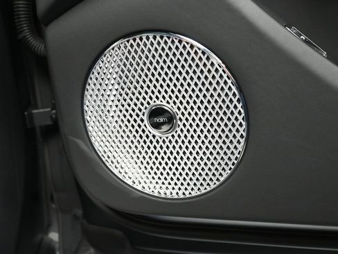 Used 2025 Bentley Flying Spur Plug-In Hybrid image 33