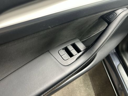 Used 2023 Tesla Model Y Long Range image 23