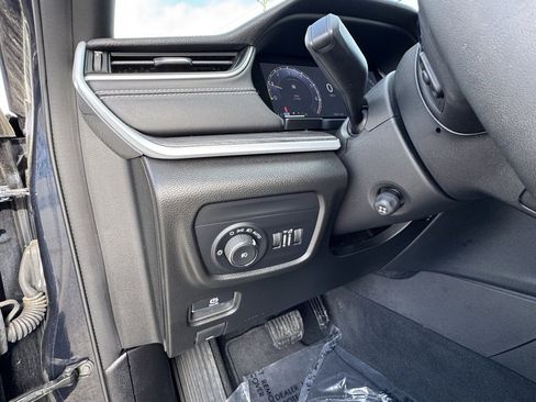 Used 2024 Jeep Grand Cherokee Limited w/ Luxury Tech Group II image 26