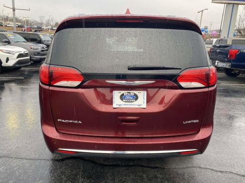 Used 2018 Chrysler Pacifica Limited w/ Tire & Wheel Group image 5