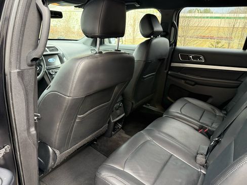 Used 2017 Ford Explorer XLT w/ Equipment Group 202A image 25
