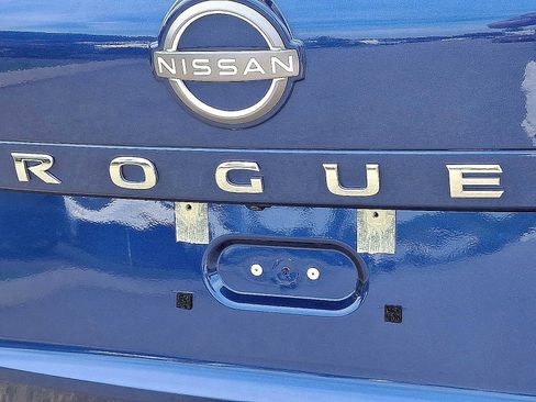 Used 2023 Nissan Rogue S image 32