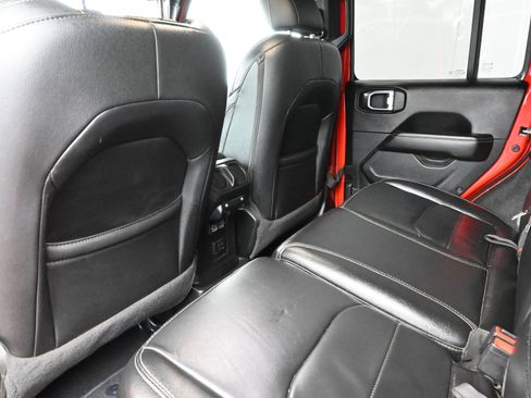 Used 2021 Jeep Wrangler Unlimited Sahara w/ Cold Weather Group image 17